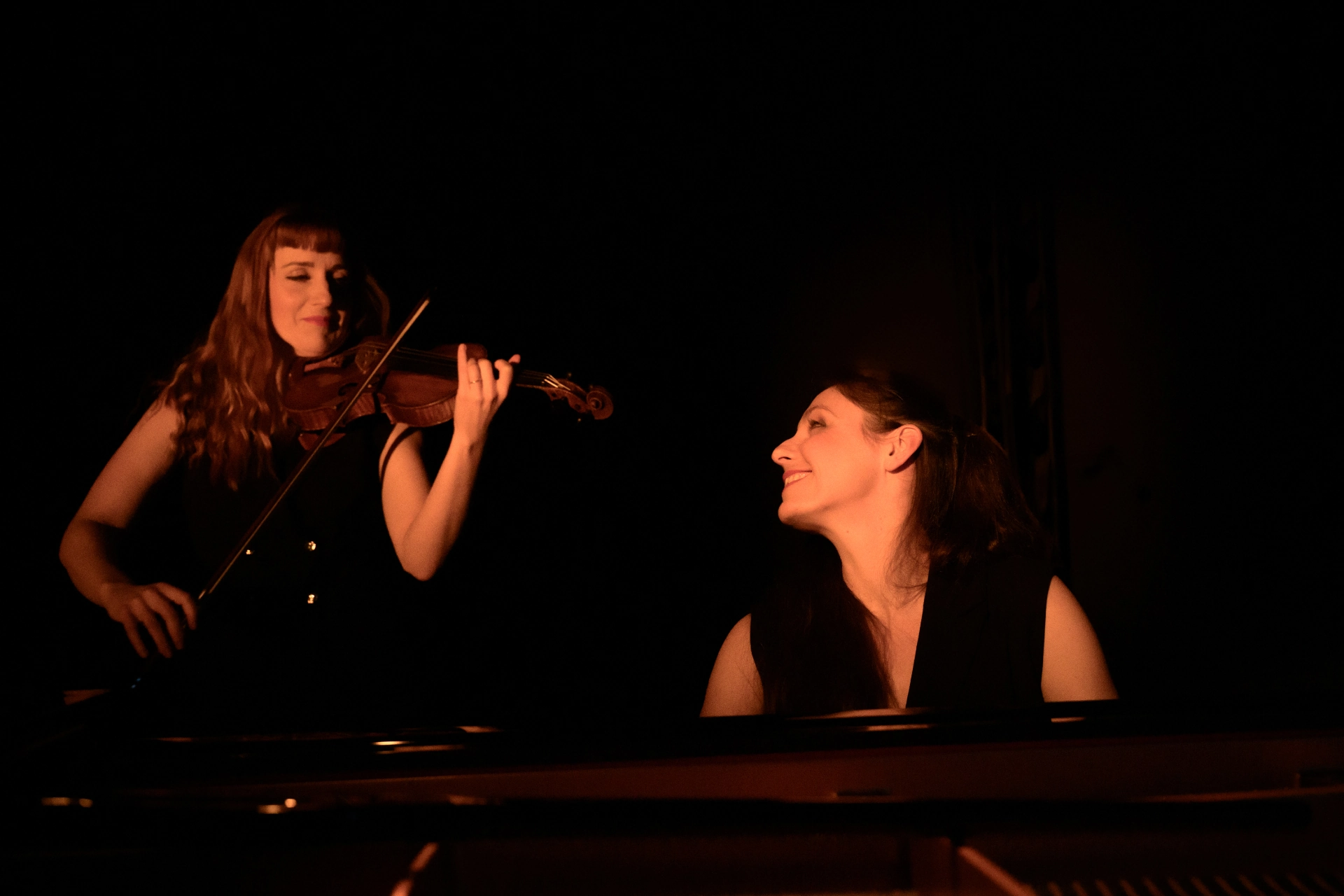 Ciné Concert Chaplin Le Violon de Mr Chaplin tribute to Charlie Chaplin performance pianist Camille Phelep violinist Charlotte Maclet photo Lunartis Studio 2